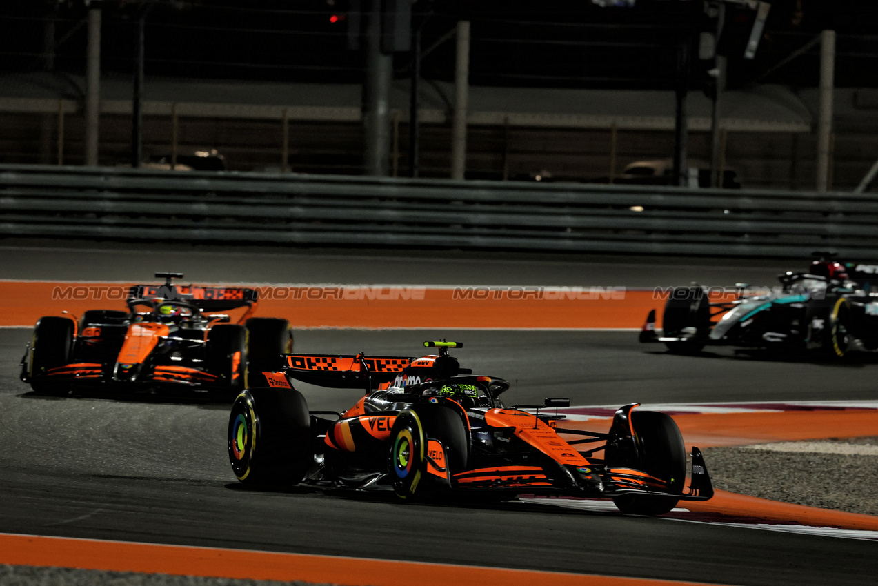 GP QATAR, Lando Norris (GBR) McLaren MCL38.

30.11.2024. Formula 1 World Championship, Rd 23, Qatar Grand Prix, Doha, Qatar, Sprint e Qualifiche Day.

 - www.xpbimages.com, EMail: requests@xpbimages.com © Copyright: Coates / XPB Images