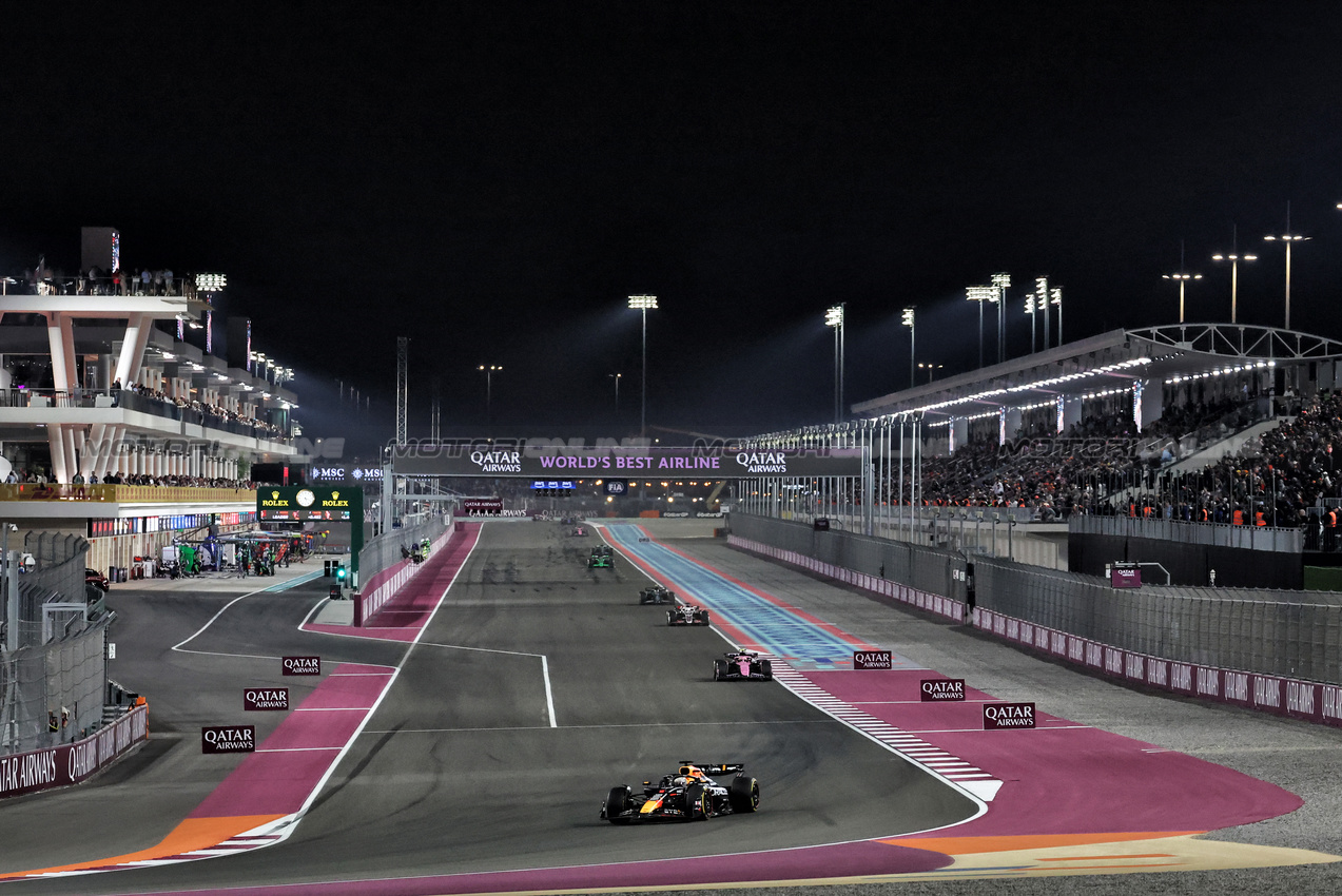 GP QATAR, Max Verstappen (NLD) Red Bull Racing RB20.

30.11.2024. Formula 1 World Championship, Rd 23, Qatar Grand Prix, Doha, Qatar, Sprint e Qualifiche Day.

- www.xpbimages.com, EMail: requests@xpbimages.com © Copyright: Moy / XPB Images