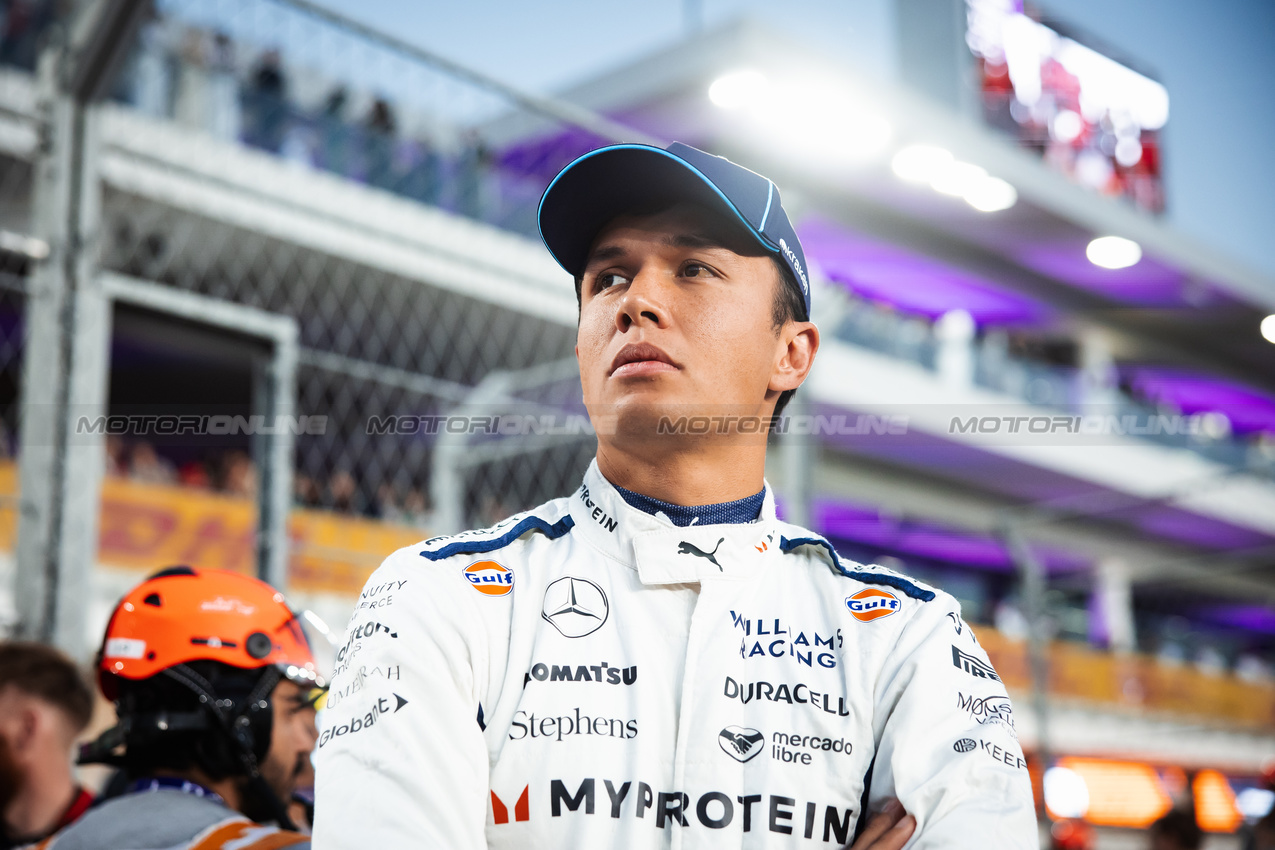 GP QATAR, Alexander Albon (THA) Williams Racing on the grid.

30.11.2024. Formula 1 World Championship, Rd 23, Qatar Grand Prix, Doha, Qatar, Sprint e Qualifiche Day.

- www.xpbimages.com, EMail: requests@xpbimages.com © Copyright: Bearne / XPB Images