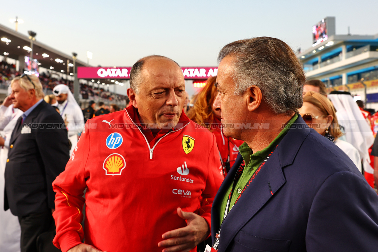GP QATAR, (L to R): Frederic Vasseur (FRA) Ferrari Team Principal with Jean Alesi (FRA) on the grid.

30.11.2024. Formula 1 World Championship, Rd 23, Qatar Grand Prix, Doha, Qatar, Sprint e Qualifiche Day.

 - www.xpbimages.com, EMail: requests@xpbimages.com © Copyright: Coates / XPB Images