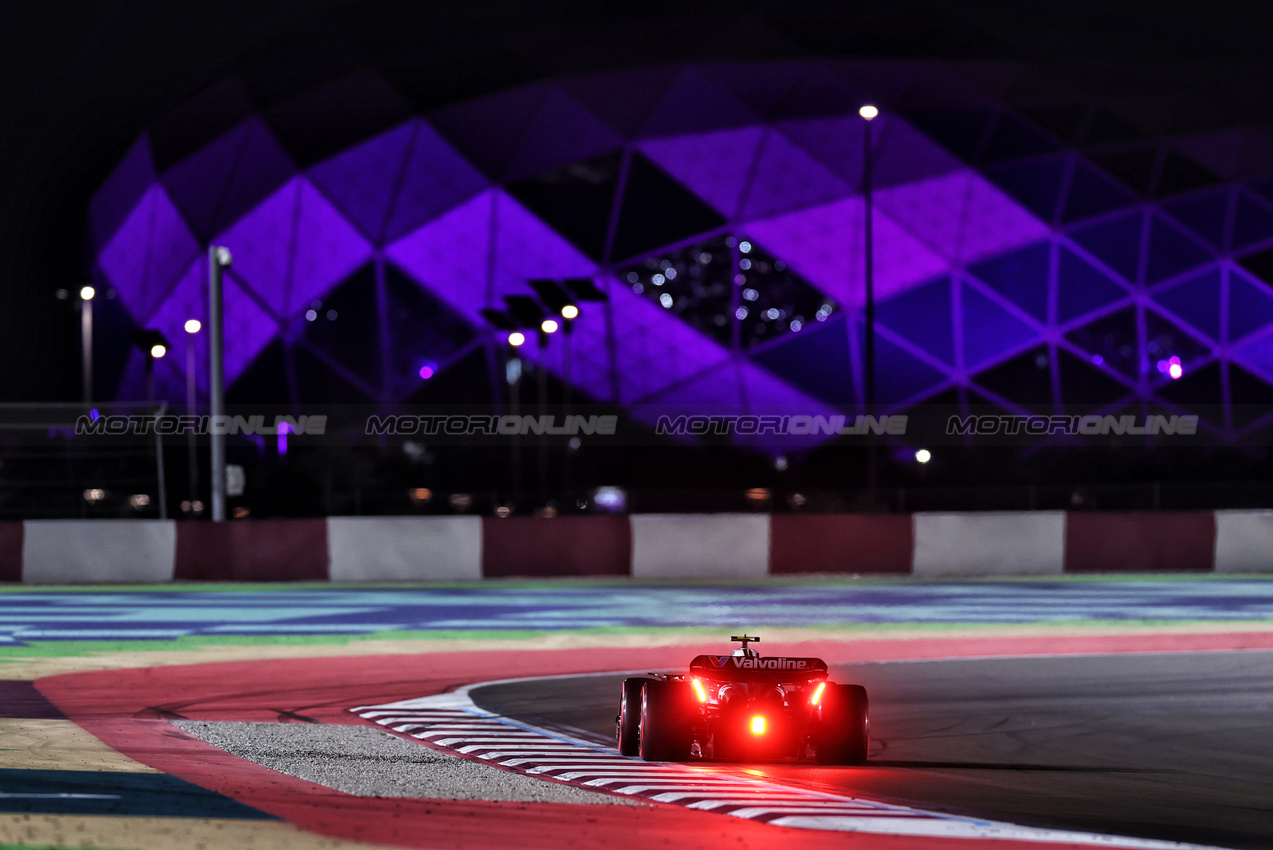 GP QATAR, Fernando Alonso (ESP) Aston Martin F1 Team AMR24.

30.11.2024. Formula 1 World Championship, Rd 23, Qatar Grand Prix, Doha, Qatar, Sprint e Qualifiche Day.

 - www.xpbimages.com, EMail: requests@xpbimages.com © Copyright: Staley / XPB Images