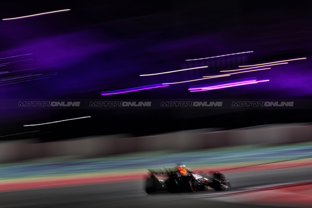 GP QATAR, Max Verstappen (NLD) Red Bull Racing RB20.

30.11.2024. Formula 1 World Championship, Rd 23, Qatar Grand Prix, Doha, Qatar, Sprint e Qualifiche Day.

 - www.xpbimages.com, EMail: requests@xpbimages.com © Copyright: Staley / XPB Images