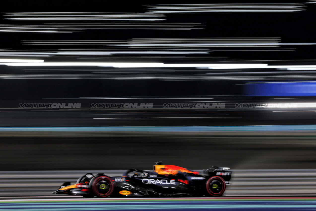 GP QATAR, Max Verstappen (NLD) Red Bull Racing RB20.

30.11.2024. Formula 1 World Championship, Rd 23, Qatar Grand Prix, Doha, Qatar, Sprint e Qualifiche Day.

 - www.xpbimages.com, EMail: requests@xpbimages.com © Copyright: Staley / XPB Images