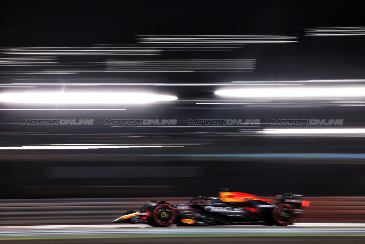 GP QATAR, Max Verstappen (NLD) Red Bull Racing RB20.

30.11.2024. Formula 1 World Championship, Rd 23, Qatar Grand Prix, Doha, Qatar, Sprint e Qualifiche Day.

 - www.xpbimages.com, EMail: requests@xpbimages.com © Copyright: Staley / XPB Images