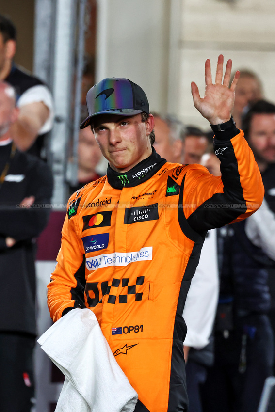 GP QATAR, Gara winner Oscar Piastri (AUS) McLaren in Sprint parc ferme.

30.11.2024. Formula 1 World Championship, Rd 23, Qatar Grand Prix, Doha, Qatar, Sprint e Qualifiche Day.

- www.xpbimages.com, EMail: requests@xpbimages.com © Copyright: Moy / XPB Images