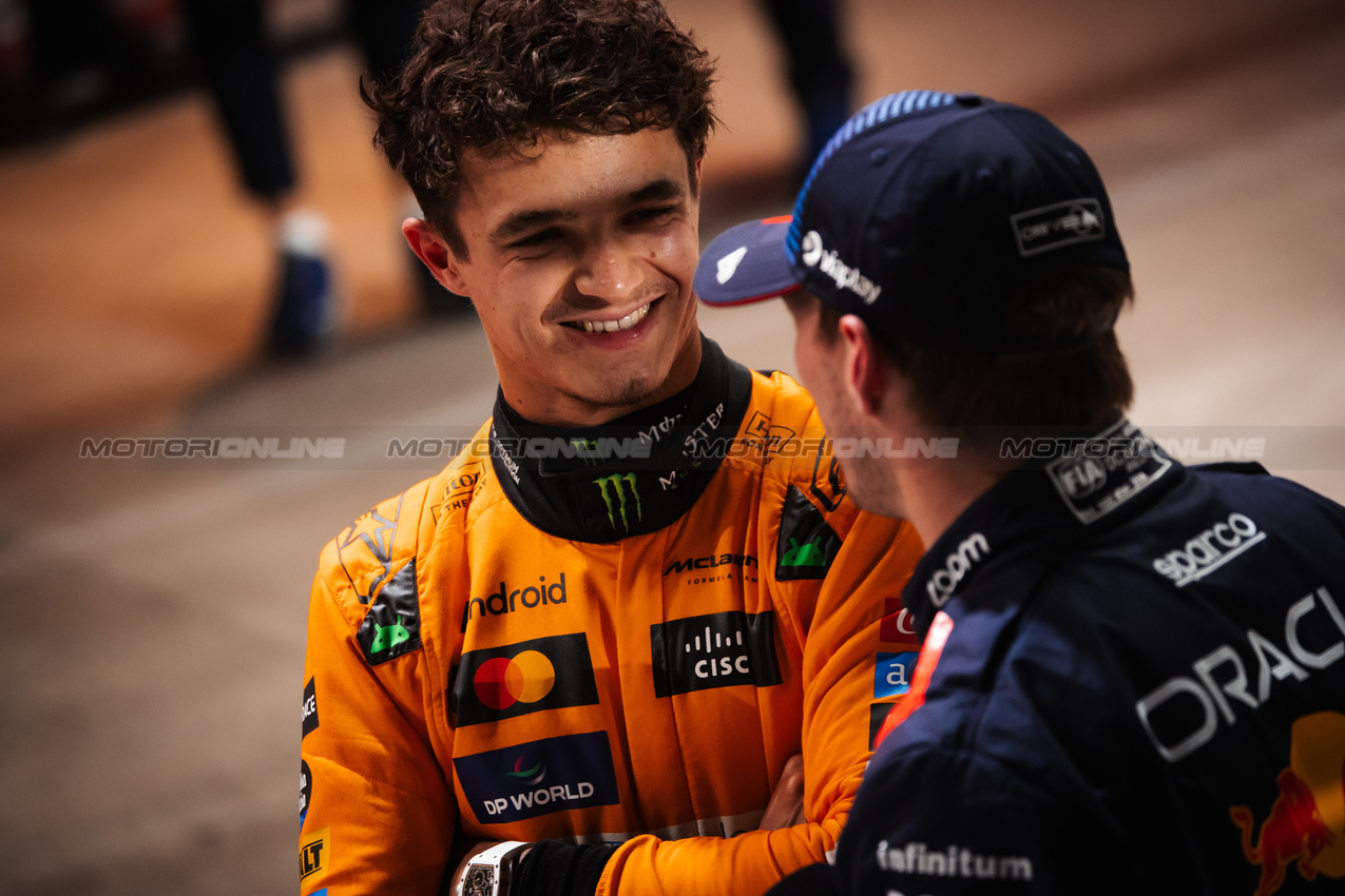 GP QATAR, (L to R): Lando Norris (GBR) McLaren with Max Verstappen (NLD) Red Bull Racing in qualifying parc ferme.

30.11.2024. Formula 1 World Championship, Rd 23, Qatar Grand Prix, Doha, Qatar, Sprint e Qualifiche Day.

- www.xpbimages.com, EMail: requests@xpbimages.com © Copyright: Bearne / XPB Images