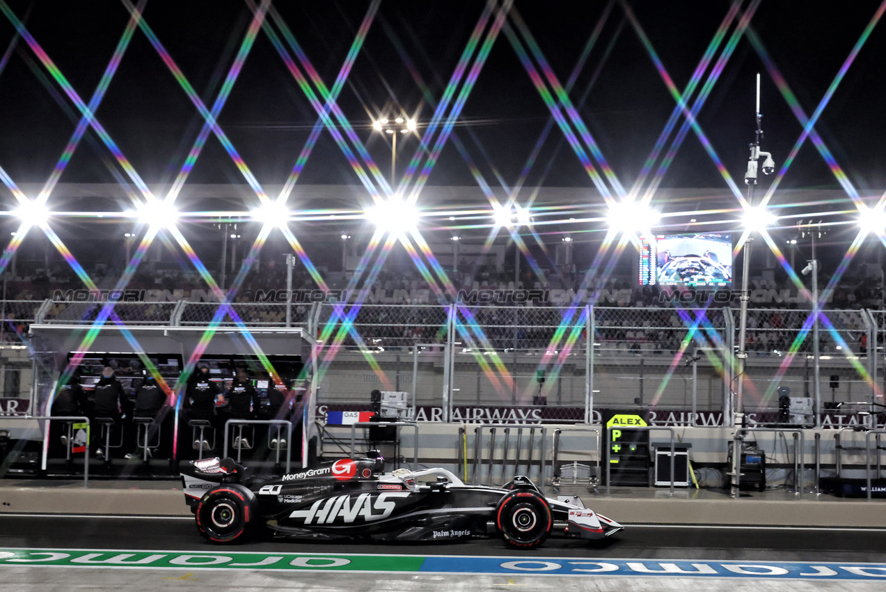 GP QATAR, Kevin Magnussen (DEN) Haas VF-24.

30.11.2024. Formula 1 World Championship, Rd 23, Qatar Grand Prix, Doha, Qatar, Sprint e Qualifiche Day.

- www.xpbimages.com, EMail: requests@xpbimages.com © Copyright: Moy / XPB Images