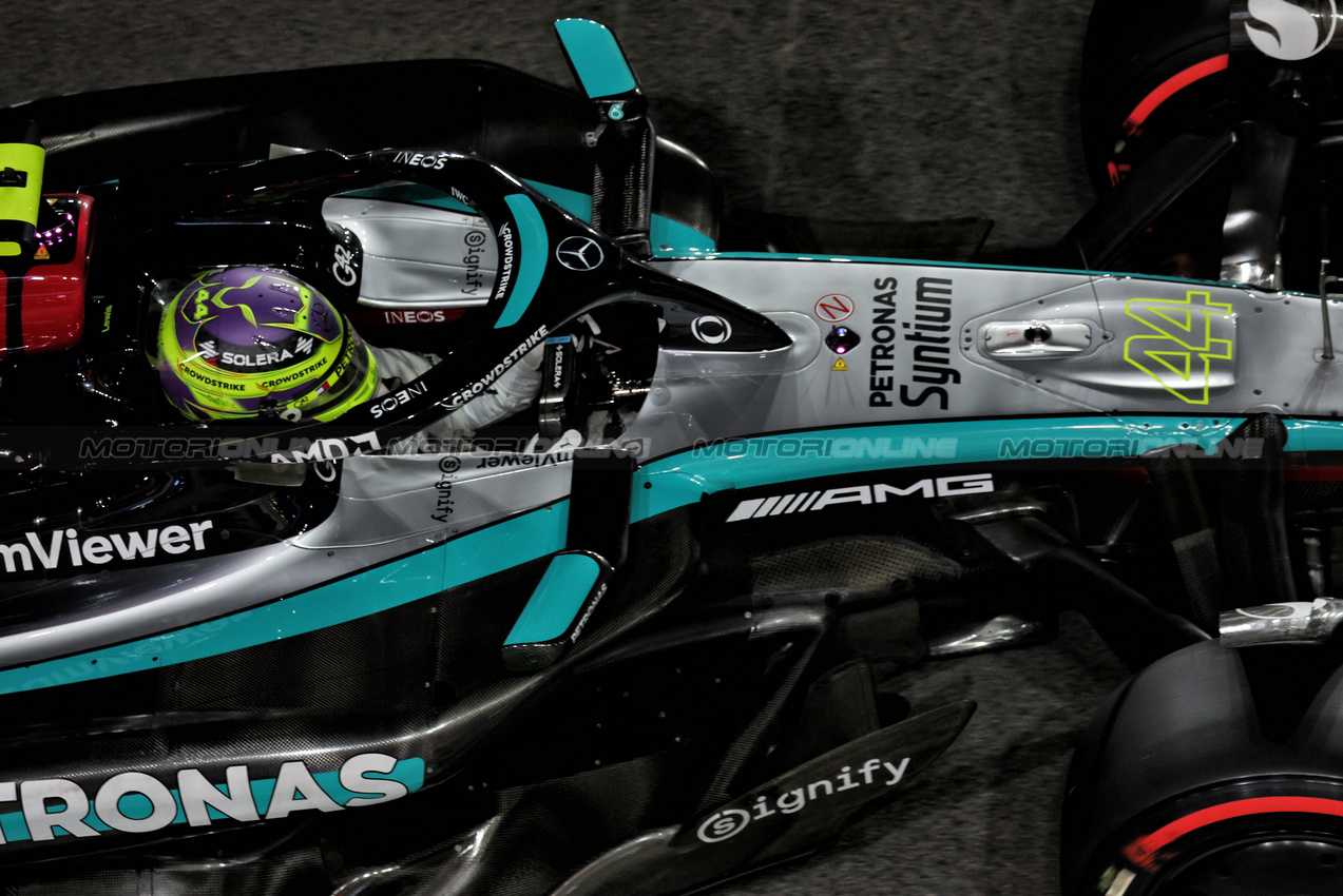 GP QATAR, Lewis Hamilton (GBR) Mercedes AMG F1 W15.

30.11.2024. Formula 1 World Championship, Rd 23, Qatar Grand Prix, Doha, Qatar, Sprint e Qualifiche Day.

- www.xpbimages.com, EMail: requests@xpbimages.com © Copyright: Moy / XPB Images