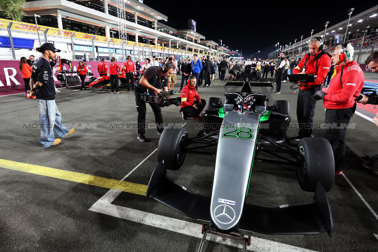 GP QATAR, Doriane Pin (FRA) Prema Racing on the grid watched by Lewis Hamilton (GBR) Mercedes AMG F1.

30.11.2024. FIA Formula Academy, Rd 6, Gara 1, Losail International Circuit, Doha, Qatar, Saturday.

- www.xpbimages.com, EMail: requests@xpbimages.com Copyright: XPB Images