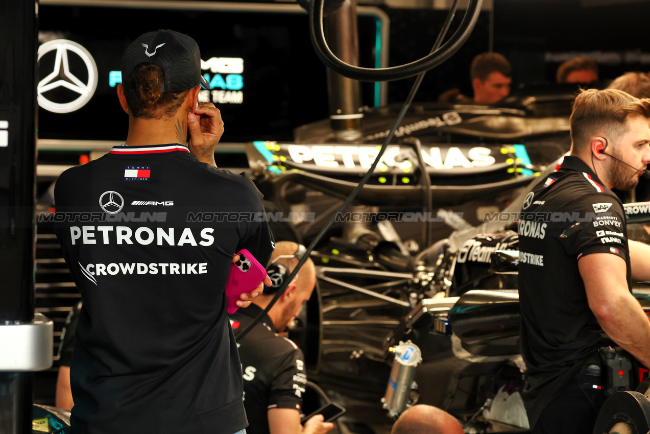 GP QATAR, Lewis Hamilton (GBR) Mercedes AMG F1.

30.11.2024. Formula 1 World Championship, Rd 23, Qatar Grand Prix, Doha, Qatar, Sprint e Qualifiche Day.

 - www.xpbimages.com, EMail: requests@xpbimages.com © Copyright: Coates / XPB Images