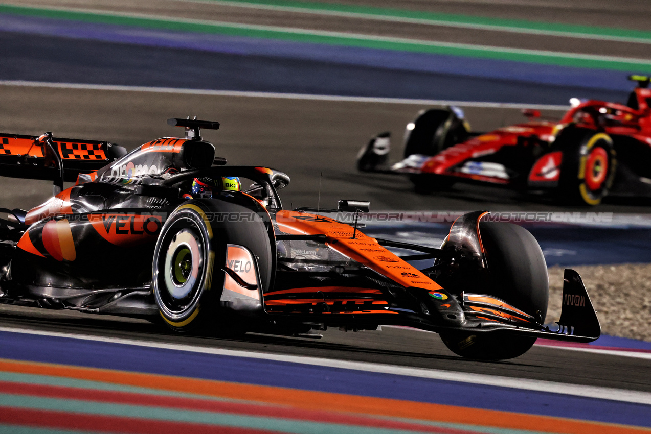 GP QATAR, Oscar Piastri (AUS) McLaren MCL38.

30.11.2024. Formula 1 World Championship, Rd 23, Qatar Grand Prix, Doha, Qatar, Sprint e Qualifiche Day.

- www.xpbimages.com, EMail: requests@xpbimages.com © Copyright: Charniaux / XPB Images