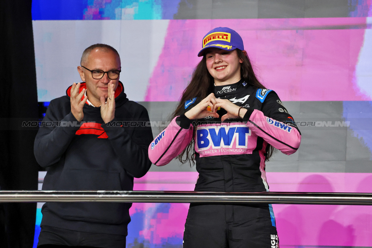 GP QATAR, Abbi Pulling (GBR) Rodin Motorsport celebrates her second position e championship title on the podium.

30.11.2024. FIA Formula Academy, Rd 6, Gara 1, Losail International Circuit, Doha, Qatar, Saturday.

- www.xpbimages.com, EMail: requests@xpbimages.com Copyright: XPB Images