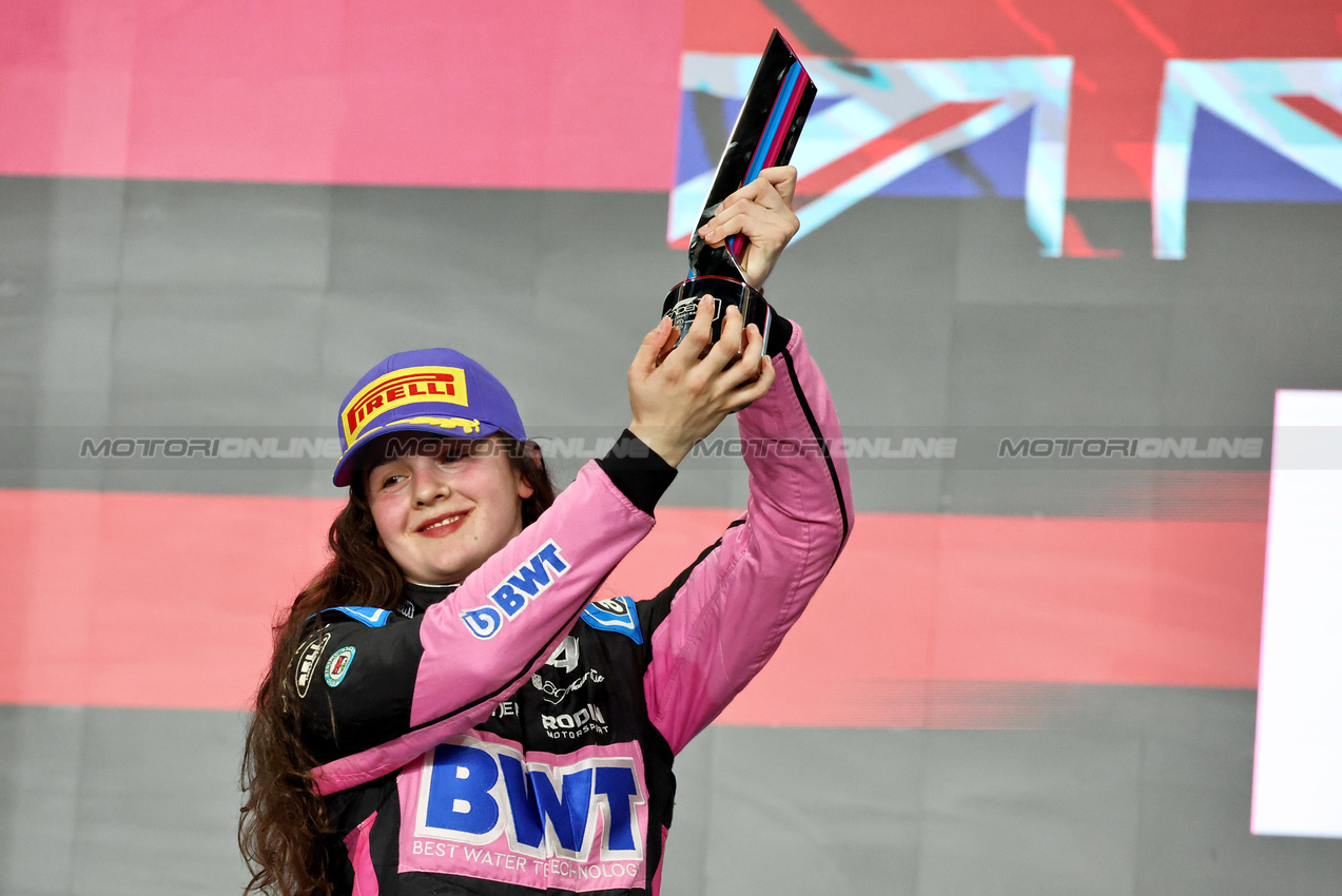 GP QATAR, Abbi Pulling (GBR) Rodin Motorsport celebrates her second position e championship title on the podium.

30.11.2024. FIA Formula Academy, Rd 6, Gara 1, Losail International Circuit, Doha, Qatar, Saturday.

- www.xpbimages.com, EMail: requests@xpbimages.com Copyright: XPB Images