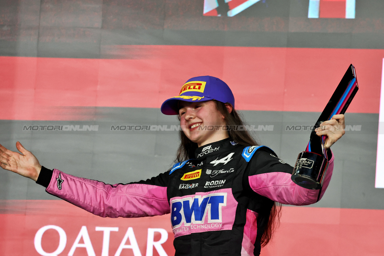 GP QATAR, Abbi Pulling (GBR) Rodin Motorsport celebrates her second position e championship title on the podium.

30.11.2024. FIA Formula Academy, Rd 6, Gara 1, Losail International Circuit, Doha, Qatar, Saturday.

- www.xpbimages.com, EMail: requests@xpbimages.com Copyright: XPB Images