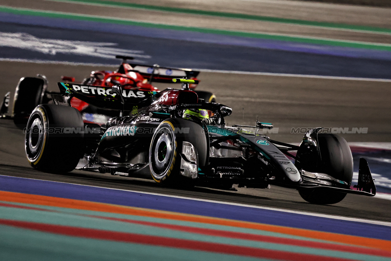 GP QATAR, Lewis Hamilton (GBR) Mercedes AMG F1 W15.

30.11.2024. Formula 1 World Championship, Rd 23, Qatar Grand Prix, Doha, Qatar, Sprint e Qualifiche Day.

- www.xpbimages.com, EMail: requests@xpbimages.com © Copyright: Charniaux / XPB Images