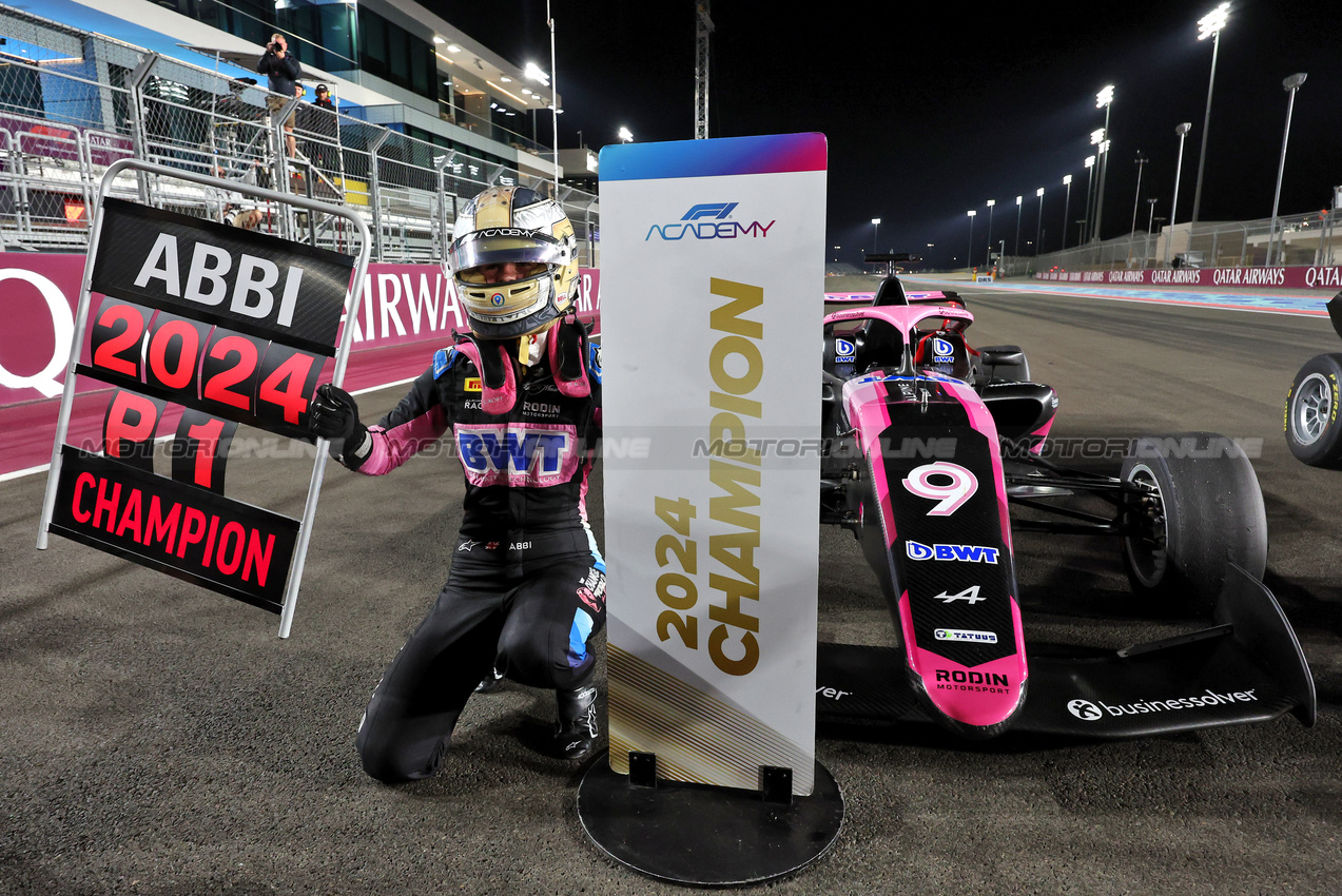GP QATAR, Abbi Pulling (GBR) Rodin Motorsport celebrates her second position e series championship in parc ferme.

30.11.2024. FIA Formula Academy, Rd 6, Gara 1, Losail International Circuit, Doha, Qatar, Saturday.

- www.xpbimages.com, EMail: requests@xpbimages.com Copyright: XPB Images