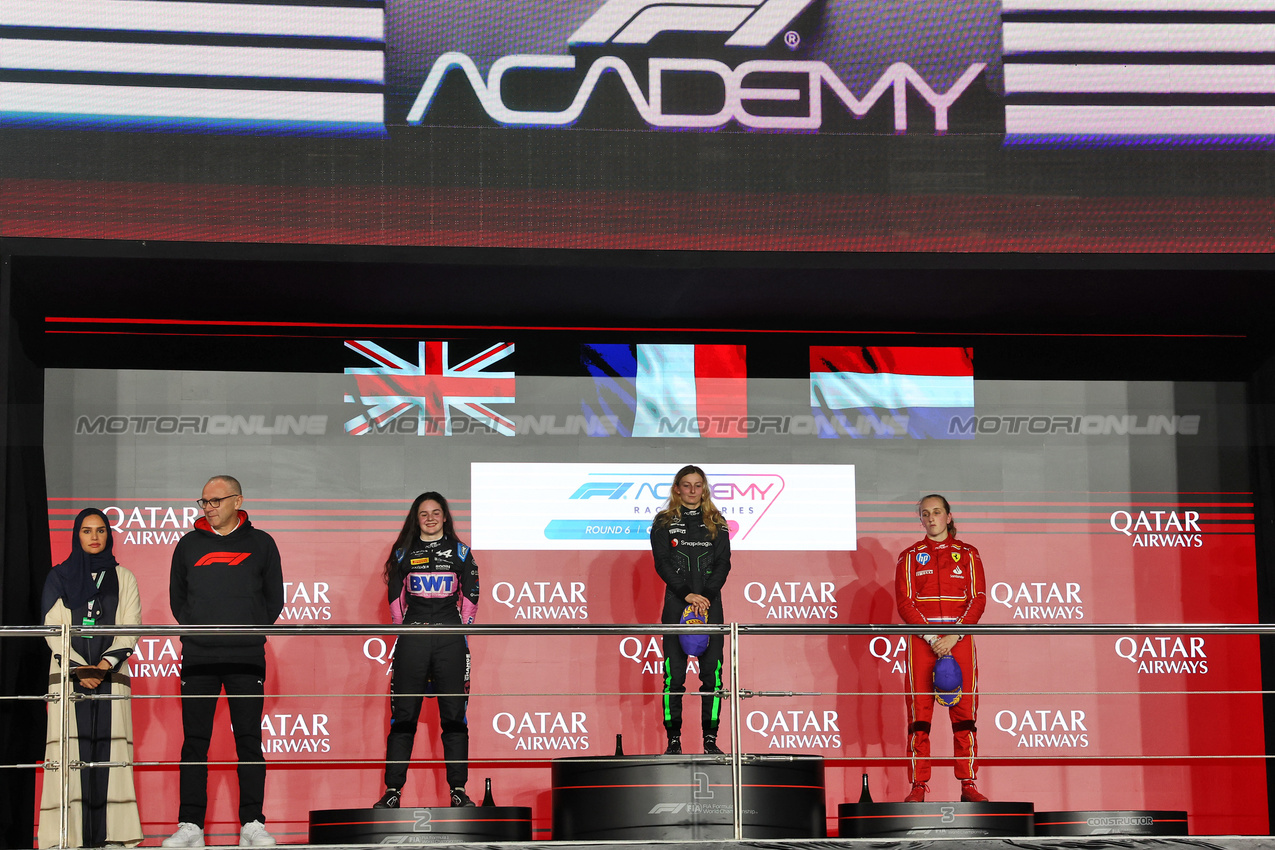 GP QATAR, The podium (L to R): Abbi Pulling (GBR) Rodin Motorsport, second; Doriane Pin (FRA) Prema Racing, vincitore; Maya Weug (NLD) Prema, third.

30.11.2024. FIA Formula Academy, Rd 6, Gara 1, Losail International Circuit, Doha, Qatar, Saturday.

- www.xpbimages.com, EMail: requests@xpbimages.com Copyright: XPB Images