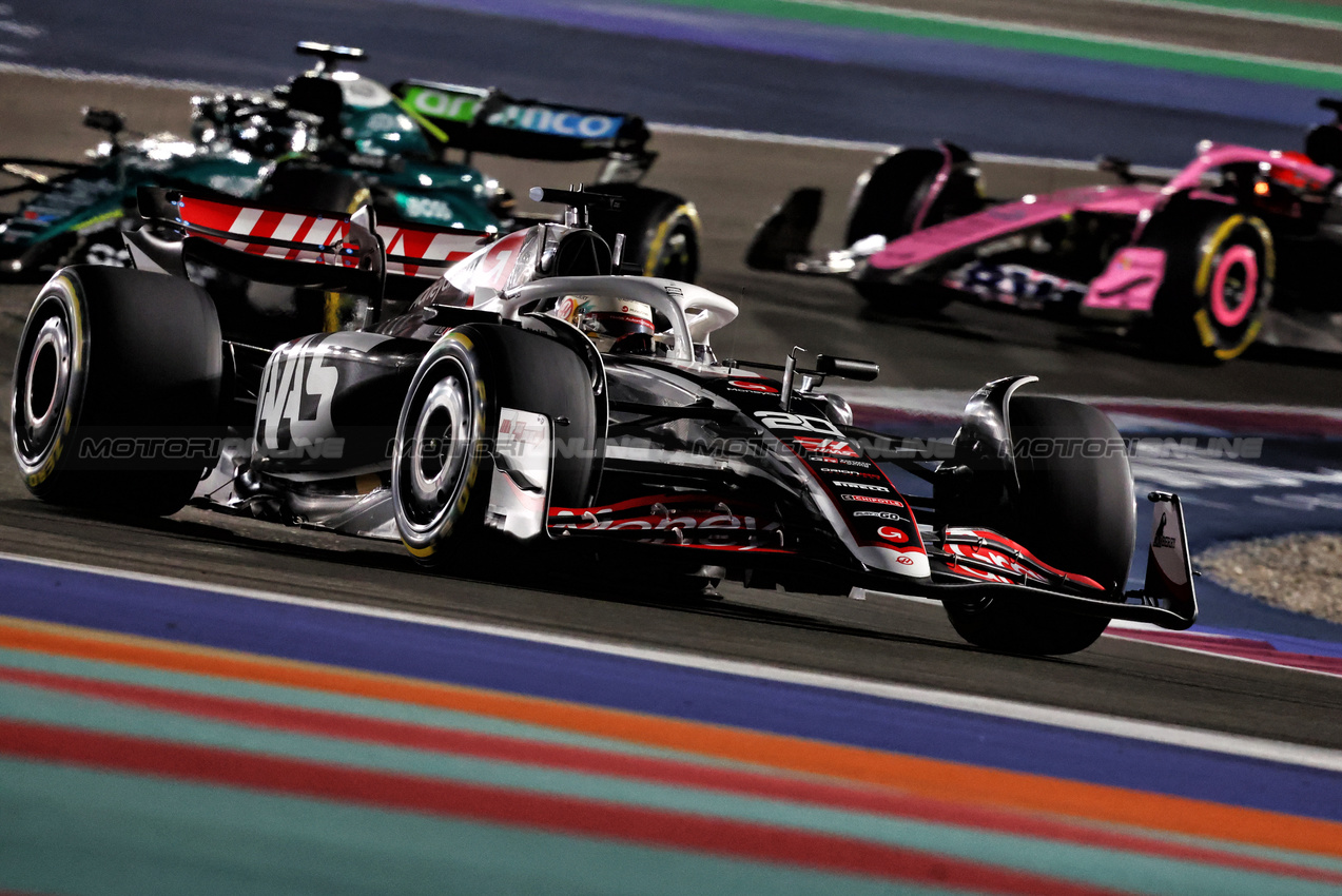 GP QATAR, Kevin Magnussen (DEN) Haas VF-24.

30.11.2024. Formula 1 World Championship, Rd 23, Qatar Grand Prix, Doha, Qatar, Sprint e Qualifiche Day.

- www.xpbimages.com, EMail: requests@xpbimages.com © Copyright: Charniaux / XPB Images
