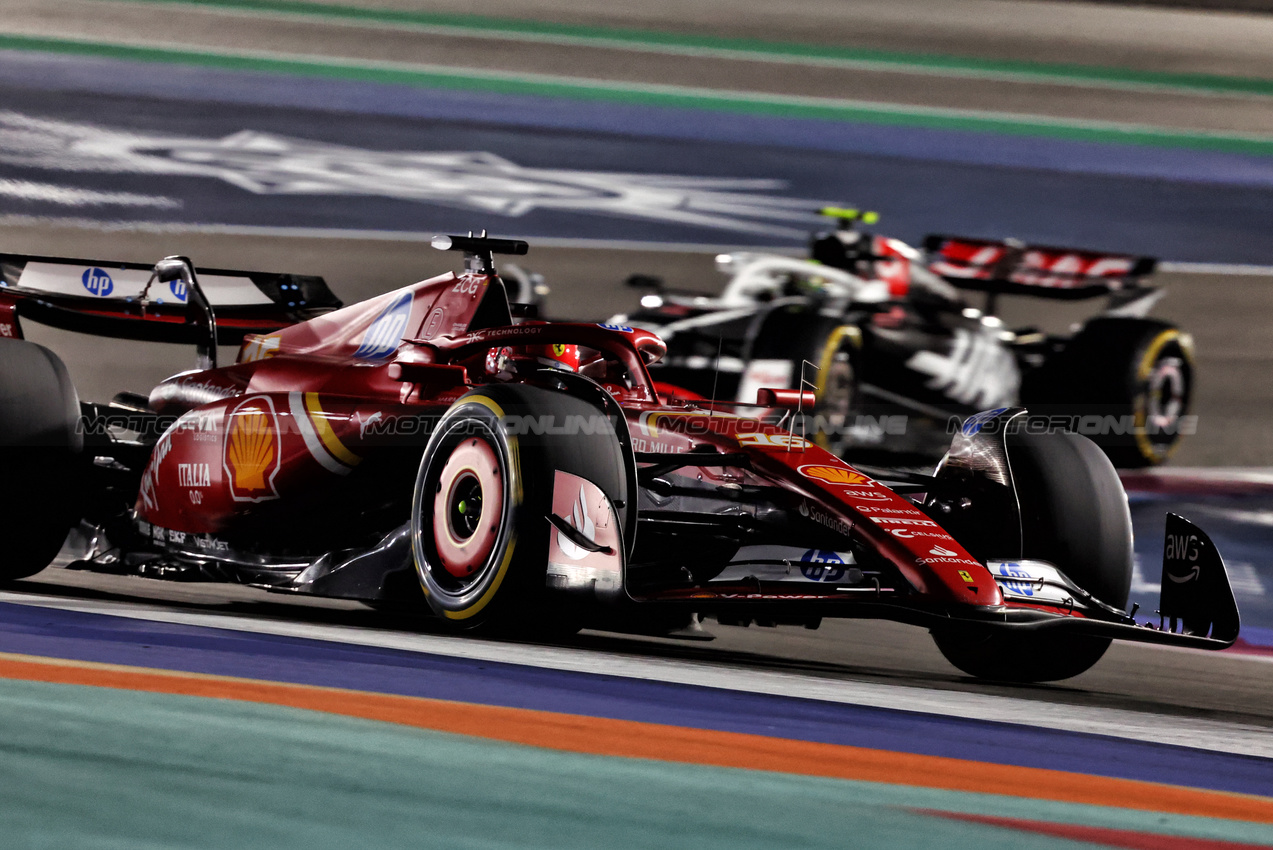 GP QATAR, Charles Leclerc (MON) Ferrari SF-24.

30.11.2024. Formula 1 World Championship, Rd 23, Qatar Grand Prix, Doha, Qatar, Sprint e Qualifiche Day.

- www.xpbimages.com, EMail: requests@xpbimages.com © Copyright: Charniaux / XPB Images