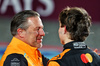 GP QATAR, (L to R): Zak Brown (USA) McLaren Executive Director with Sprint winner Oscar Piastri (AUS) McLaren in parc ferme.

30.11.2024. Formula 1 World Championship, Rd 23, Qatar Grand Prix, Doha, Qatar, Sprint e Qualifiche Day.

- www.xpbimages.com, EMail: requests@xpbimages.com © Copyright: Charniaux / XPB Images