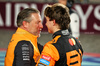 GP QATAR, (L to R): Zak Brown (USA) McLaren Executive Director with Sprint winner Oscar Piastri (AUS) McLaren in parc ferme.

30.11.2024. Formula 1 World Championship, Rd 23, Qatar Grand Prix, Doha, Qatar, Sprint e Qualifiche Day.

 - www.xpbimages.com, EMail: requests@xpbimages.com © Copyright: Coates / XPB Images