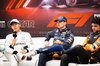 GP QATAR, (L to R): George Russell (GBR) Mercedes AMG F1; Max Verstappen (NLD) Red Bull Racing; e Lando Norris (GBR) McLaren, in the post qualifying FIA Press Conference.

30.11.2024. Formula 1 World Championship, Rd 23, Qatar Grand Prix, Doha, Qatar, Sprint e Qualifiche Day.

- www.xpbimages.com, EMail: requests@xpbimages.com © Copyright: Bearne / XPB Images