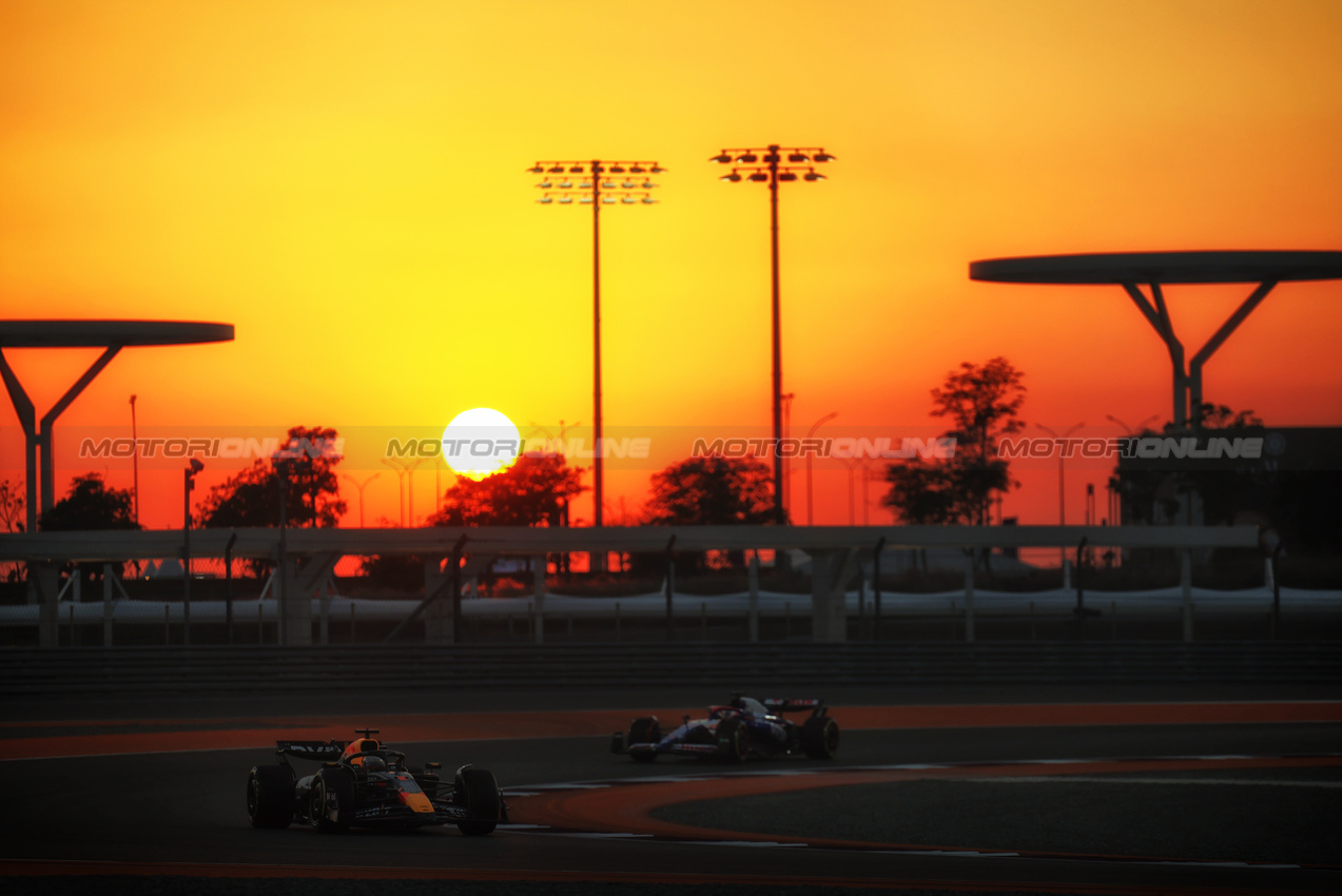 GP QATAR, Max Verstappen (NLD) Red Bull Racing RB20.

29.11.2024 Formula 1 World Championship, Rd 23, Qatar Grand Prix, Doha, Qatar, Sprint Qualifiche Day.

 - www.xpbimages.com, EMail: requests@xpbimages.com © Copyright: Staley / XPB Images