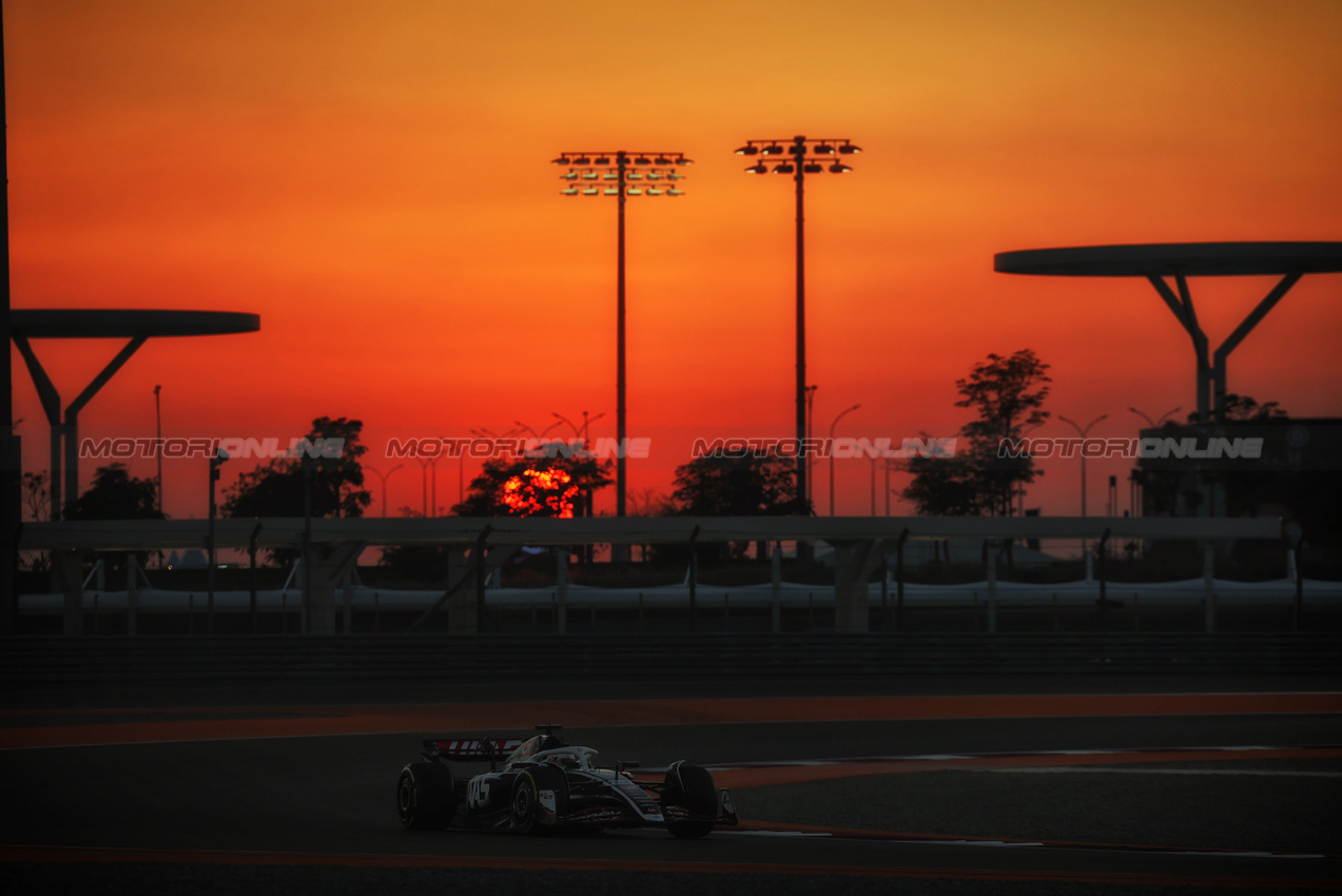 GP QATAR, Kevin Magnussen (DEN) Haas VF-24.

29.11.2024 Formula 1 World Championship, Rd 23, Qatar Grand Prix, Doha, Qatar, Sprint Qualifiche Day.

 - www.xpbimages.com, EMail: requests@xpbimages.com © Copyright: Staley / XPB Images