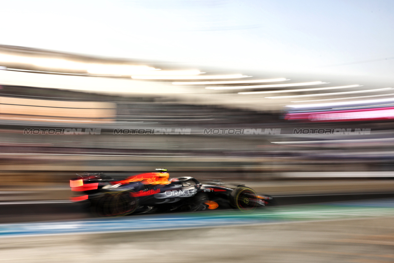 GP QATAR, Sergio Perez (MEX) Red Bull Racing RB20.

29.11.2024 Formula 1 World Championship, Rd 23, Qatar Grand Prix, Doha, Qatar, Sprint Qualifiche Day.

- www.xpbimages.com, EMail: requests@xpbimages.com © Copyright: Charniaux / XPB Images