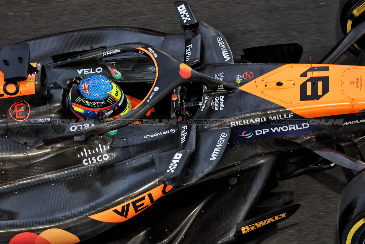 GP QATAR, Oscar Piastri (AUS) McLaren MCL38.

29.11.2024 Formula 1 World Championship, Rd 23, Qatar Grand Prix, Doha, Qatar, Sprint Qualifiche Day.

- www.xpbimages.com, EMail: requests@xpbimages.com © Copyright: Bearne / XPB Images