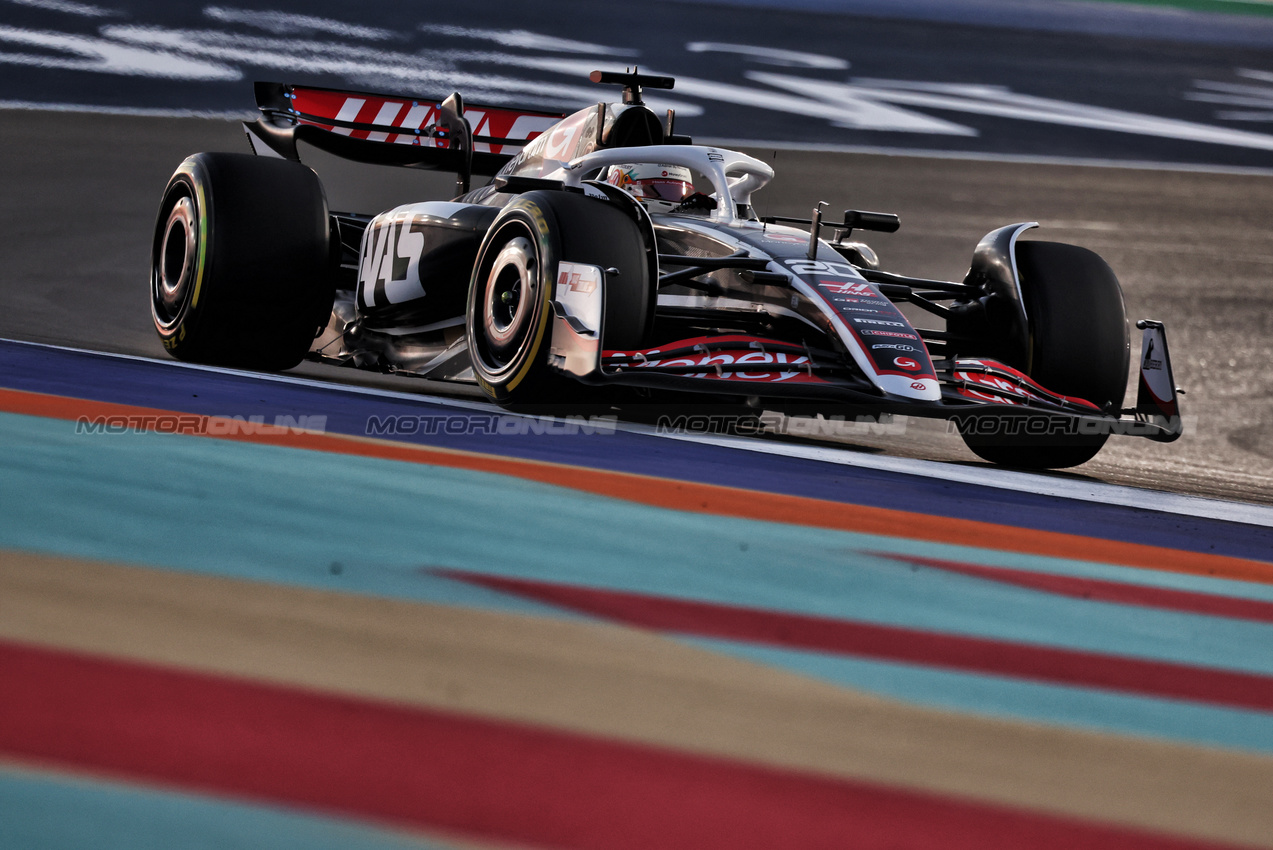 GP QATAR, Kevin Magnussen (DEN) Haas VF-24.

29.11.2024 Formula 1 World Championship, Rd 23, Qatar Grand Prix, Doha, Qatar, Sprint Qualifiche Day.

- www.xpbimages.com, EMail: requests@xpbimages.com © Copyright: Moy / XPB Images