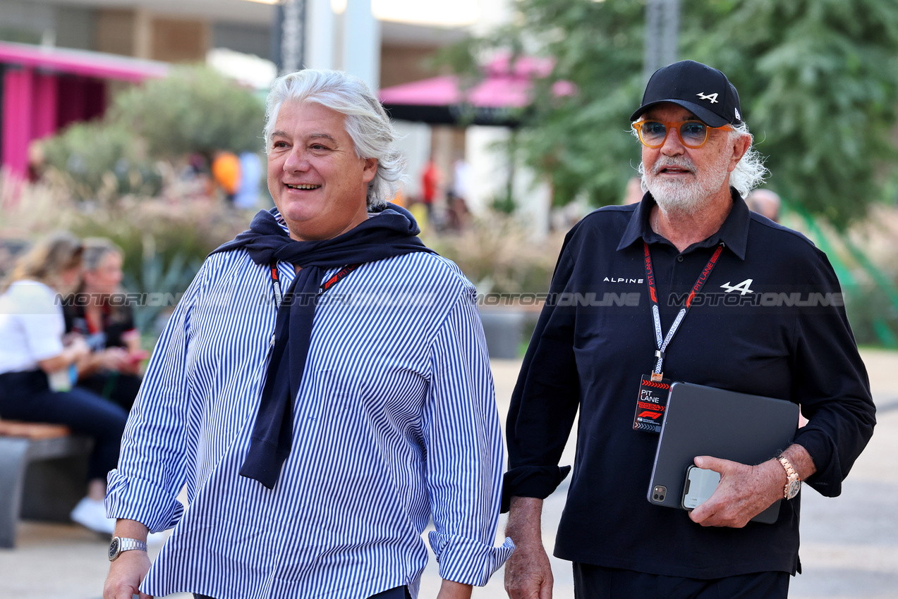 GP QATAR, Flavio Briatore (ITA) Alpine F1 Team Executive Advisor (Right).

29.11.2024 Formula 1 World Championship, Rd 23, Qatar Grand Prix, Doha, Qatar, Sprint Qualifiche Day.

- www.xpbimages.com, EMail: requests@xpbimages.com © Copyright: Moy / XPB Images