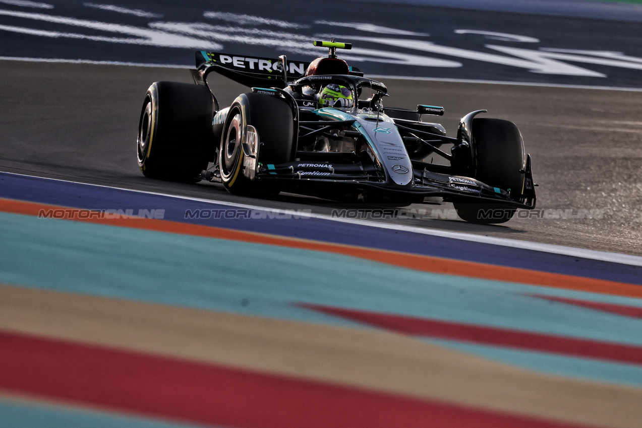 GP QATAR, Lewis Hamilton (GBR) Mercedes AMG F1 W15.

29.11.2024 Formula 1 World Championship, Rd 23, Qatar Grand Prix, Doha, Qatar, Sprint Qualifiche Day.

- www.xpbimages.com, EMail: requests@xpbimages.com © Copyright: Moy / XPB Images