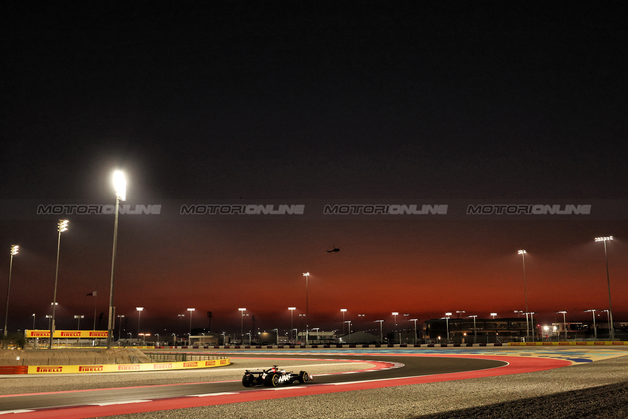 GP QATAR, Kevin Magnussen (DEN) Haas VF-24.

29.11.2024 Formula 1 World Championship, Rd 23, Qatar Grand Prix, Doha, Qatar, Sprint Qualifiche Day.

- www.xpbimages.com, EMail: requests@xpbimages.com © Copyright: Moy / XPB Images