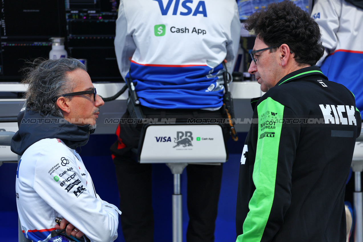 GP QATAR, (L to R): Laurent Mekies (FRA) RB Technical Director with Mattia Binotto (ITA) Sauber Motorsport Chief Operating e Chief Technical Officer.

29.11.2024 Formula 1 World Championship, Rd 23, Qatar Grand Prix, Doha, Qatar, Sprint Qualifiche Day.

 - www.xpbimages.com, EMail: requests@xpbimages.com © Copyright: Coates / XPB Images
