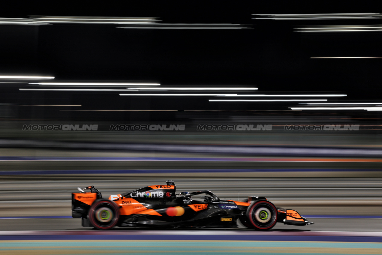 GP QATAR, Oscar Piastri (AUS) McLaren MCL38.

29.11.2024 Formula 1 World Championship, Rd 23, Qatar Grand Prix, Doha, Qatar, Sprint Qualifiche Day.

 - www.xpbimages.com, EMail: requests@xpbimages.com © Copyright: Staley / XPB Images