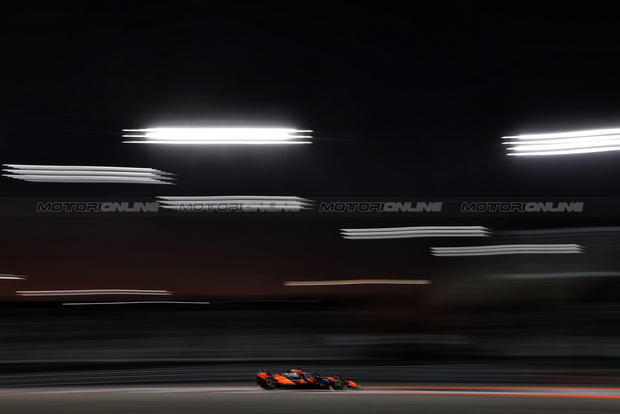 GP QATAR, Oscar Piastri (AUS) McLaren MCL38.

29.11.2024 Formula 1 World Championship, Rd 23, Qatar Grand Prix, Doha, Qatar, Sprint Qualifiche Day.

 - www.xpbimages.com, EMail: requests@xpbimages.com © Copyright: Staley / XPB Images