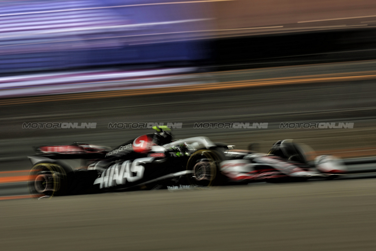 GP QATAR, Nico Hulkenberg (GER) Haas VF-24.

29.11.2024 Formula 1 World Championship, Rd 23, Qatar Grand Prix, Doha, Qatar, Sprint Qualifiche Day.

 - www.xpbimages.com, EMail: requests@xpbimages.com © Copyright: Staley / XPB Images