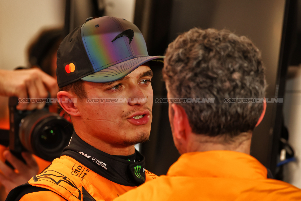GP QATAR, (L to R): Lando Norris (GBR) McLaren with Andrea Stella (ITA) McLaren Team Principal.

29.11.2024 Formula 1 World Championship, Rd 23, Qatar Grand Prix, Doha, Qatar, Sprint Qualifiche Day.

 - www.xpbimages.com, EMail: requests@xpbimages.com © Copyright: Coates / XPB Images
