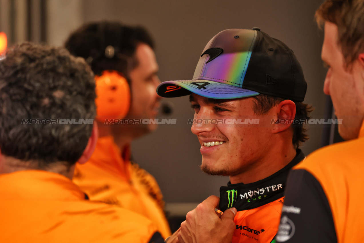 GP QATAR, Lando Norris (GBR) McLaren.

29.11.2024 Formula 1 World Championship, Rd 23, Qatar Grand Prix, Doha, Qatar, Sprint Qualifiche Day.

 - www.xpbimages.com, EMail: requests@xpbimages.com © Copyright: Coates / XPB Images