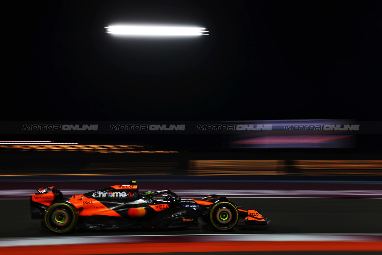 GP QATAR, Lando Norris (GBR) McLaren MCL38.

29.11.2024 Formula 1 World Championship, Rd 23, Qatar Grand Prix, Doha, Qatar, Sprint Qualifiche Day.

- www.xpbimages.com, EMail: requests@xpbimages.com © Copyright: Charniaux / XPB Images