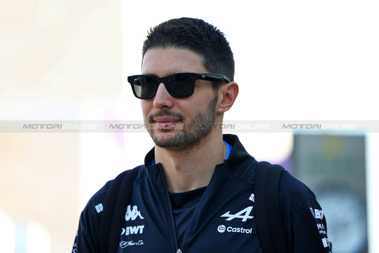 GP QATAR, Esteban Ocon (FRA) Alpine F1 Team.

29.11.2024 Formula 1 World Championship, Rd 23, Qatar Grand Prix, Doha, Qatar, Sprint Qualifiche Day.

 - www.xpbimages.com, EMail: requests@xpbimages.com © Copyright: Staley / XPB Images