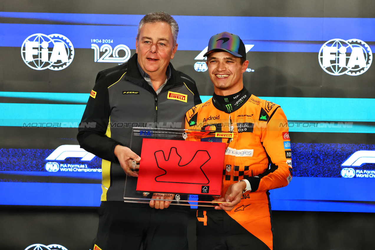 GP QATAR, (L to R): Mario Isola (ITA) Pirelli Racing Manager with Sprint Qualifiche pole sitter Lando Norris (GBR) McLaren in parc ferme.

29.11.2024 Formula 1 World Championship, Rd 23, Qatar Grand Prix, Doha, Qatar, Sprint Qualifiche Day.

- www.xpbimages.com, EMail: requests@xpbimages.com © Copyright: Charniaux / XPB Images