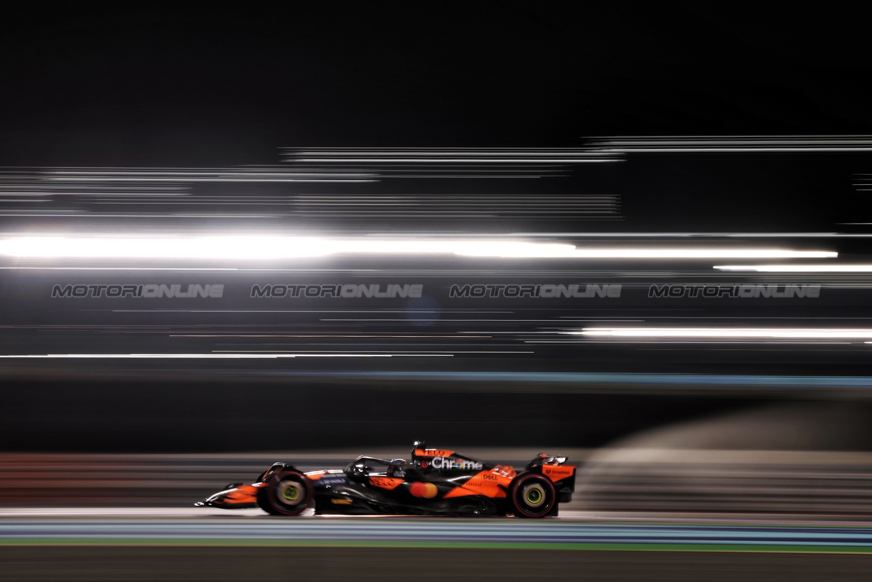 GP QATAR, Oscar Piastri (AUS) McLaren MCL38.

29.11.2024 Formula 1 World Championship, Rd 23, Qatar Grand Prix, Doha, Qatar, Sprint Qualifiche Day.

- www.xpbimages.com, EMail: requests@xpbimages.com © Copyright: Moy / XPB Images