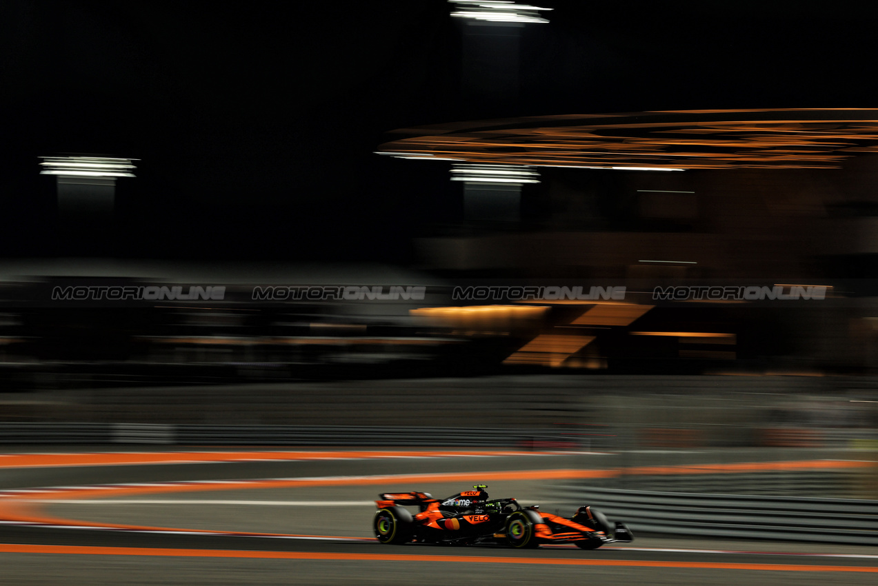GP QATAR, Lando Norris (GBR) McLaren MCL38.

29.11.2024 Formula 1 World Championship, Rd 23, Qatar Grand Prix, Doha, Qatar, Sprint Qualifiche Day.

 - www.xpbimages.com, EMail: requests@xpbimages.com © Copyright: Coates / XPB Images