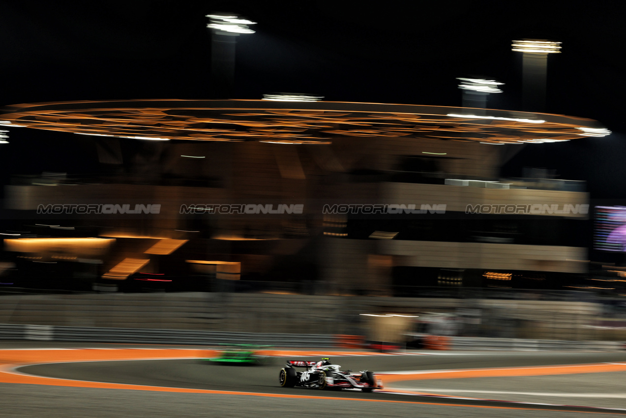 GP QATAR, Nico Hulkenberg (GER) Haas VF-24.

29.11.2024 Formula 1 World Championship, Rd 23, Qatar Grand Prix, Doha, Qatar, Sprint Qualifiche Day.

 - www.xpbimages.com, EMail: requests@xpbimages.com © Copyright: Coates / XPB Images