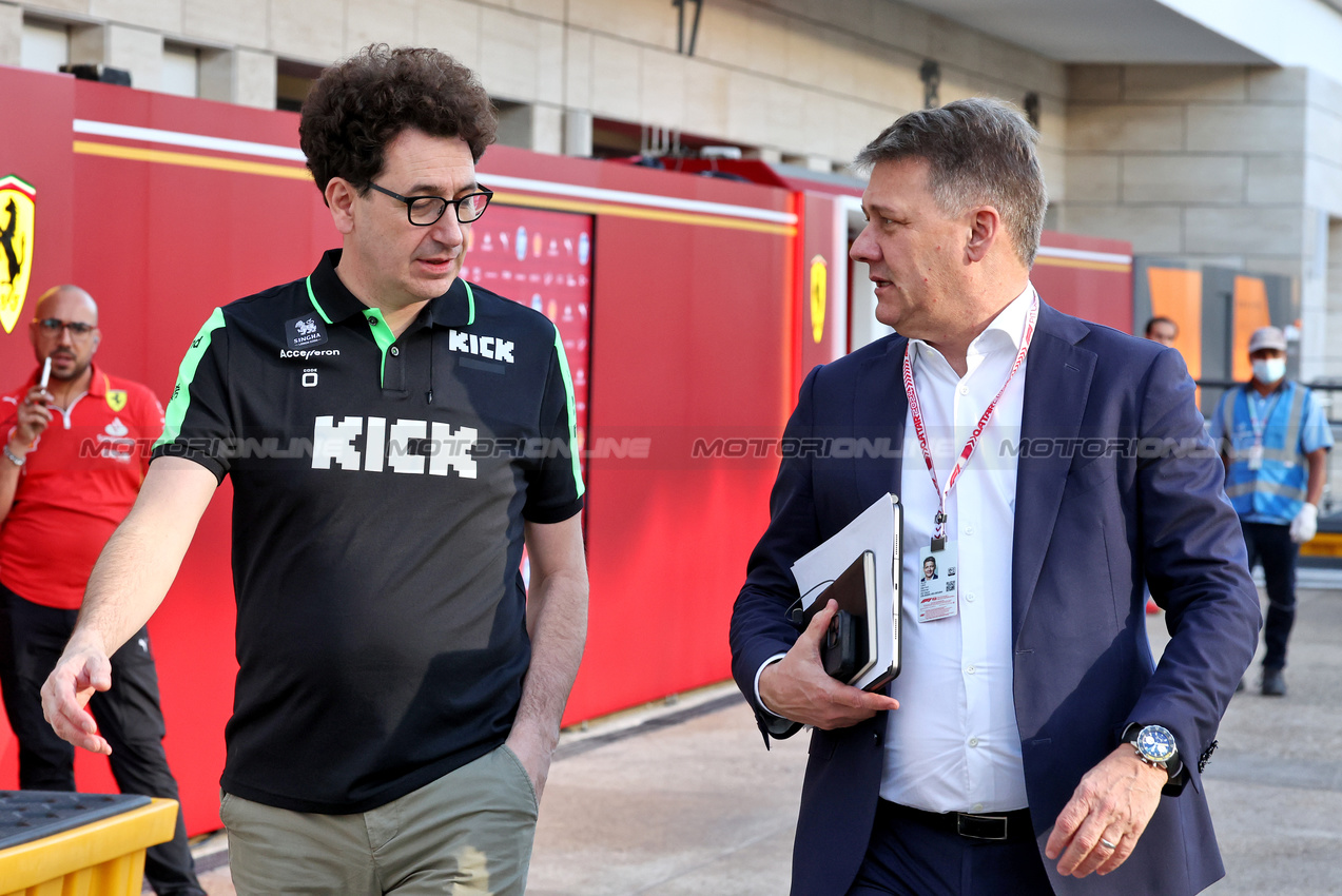 GP QATAR, (L to R): Mattia Binotto (ITA) Sauber Motorsport Chief Operating e Chief Technical Officer with Gernot Döllner (GER) Audi Chief Executive Officer.

29.11.2024 Formula 1 World Championship, Rd 23, Qatar Grand Prix, Doha, Qatar, Sprint Qualifiche Day.

- www.xpbimages.com, EMail: requests@xpbimages.com © Copyright: Moy / XPB Images