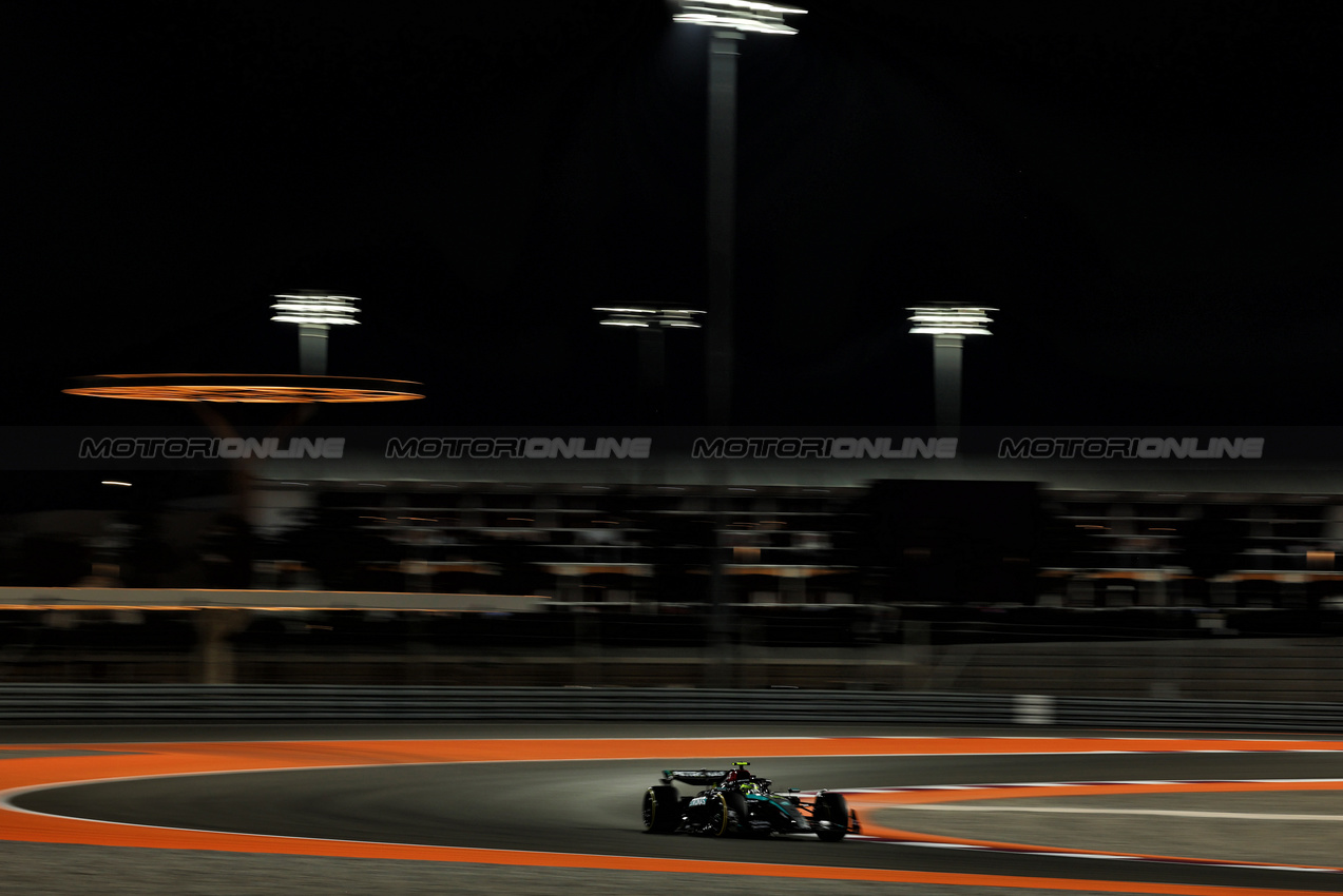 GP QATAR, Lewis Hamilton (GBR) Mercedes AMG F1 W15.

29.11.2024 Formula 1 World Championship, Rd 23, Qatar Grand Prix, Doha, Qatar, Sprint Qualifiche Day.

 - www.xpbimages.com, EMail: requests@xpbimages.com © Copyright: Coates / XPB Images