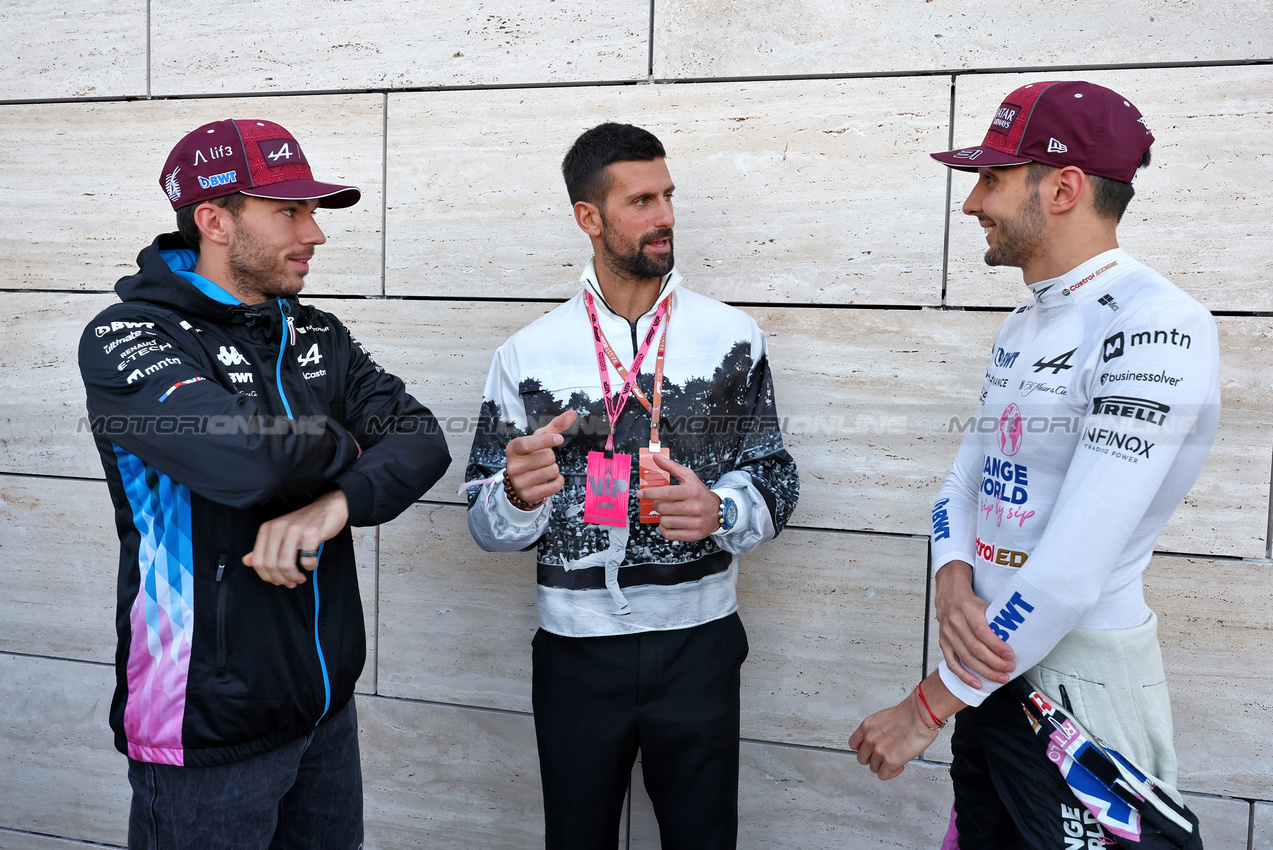 GP QATAR, (L to R): Pierre Gasly (FRA) Alpine F1 Team with Novak Djokovic (SRB) Tennis Player e Esteban Ocon (FRA) Alpine F1 Team.

29.11.2024 Formula 1 World Championship, Rd 23, Qatar Grand Prix, Doha, Qatar, Sprint Qualifiche Day.

- www.xpbimages.com, EMail: requests@xpbimages.com © Copyright: Moy / XPB Images