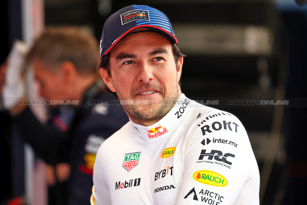 GP QATAR, Sergio Perez (MEX) Red Bull Racing.

29.11.2024 Formula 1 World Championship, Rd 23, Qatar Grand Prix, Doha, Qatar, Sprint Qualifiche Day.

- www.xpbimages.com, EMail: requests@xpbimages.com © Copyright: Charniaux / XPB Images